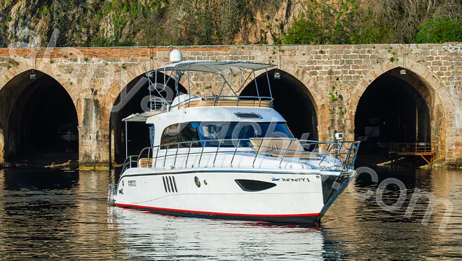 Infinity yacht photo